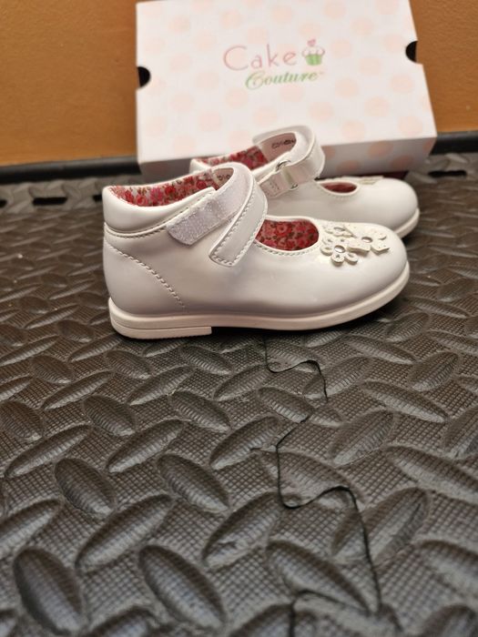 Бебешки обувки/сандали за момиче, размер 21, цвят бяло