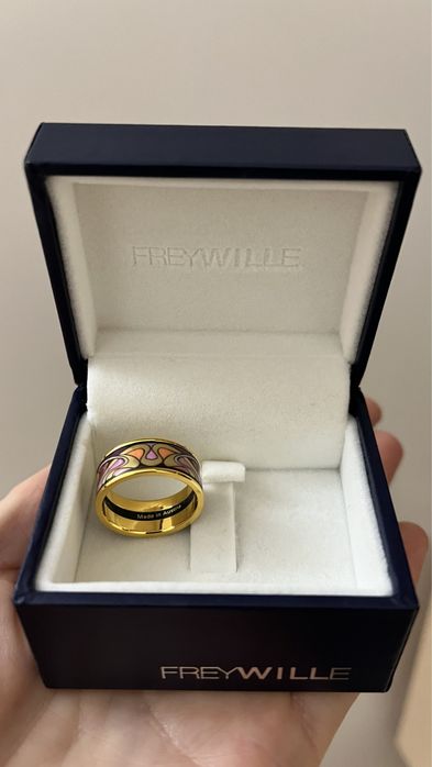 Кольцо от бренда Freywille.