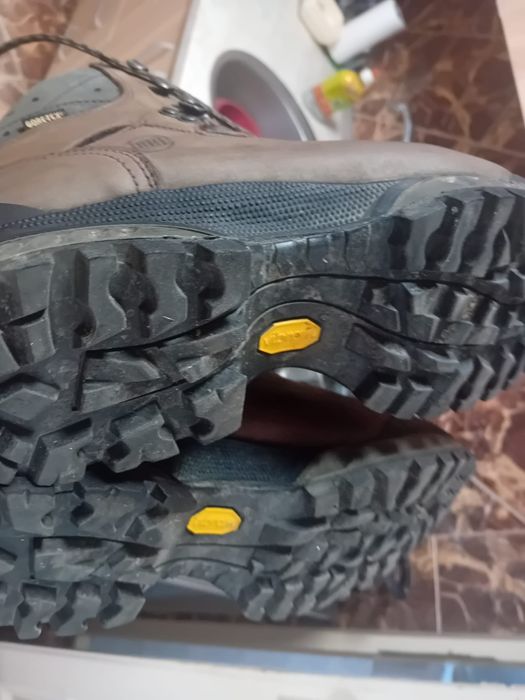 Vind bocanci  de piele