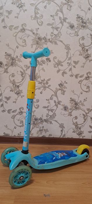 Продам самокат 2000 тенге