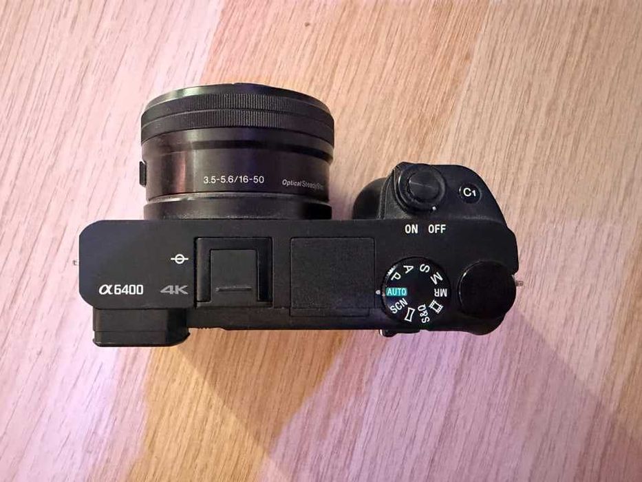 Sony Alpha 6400 mit 16–50 mm