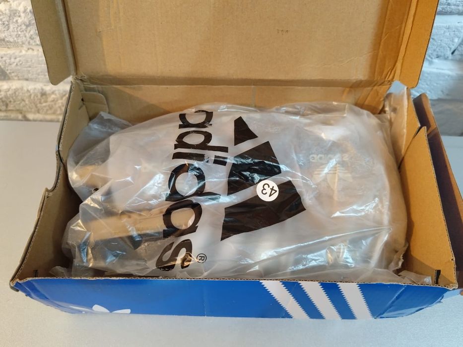 Продам кроссовки Adidas