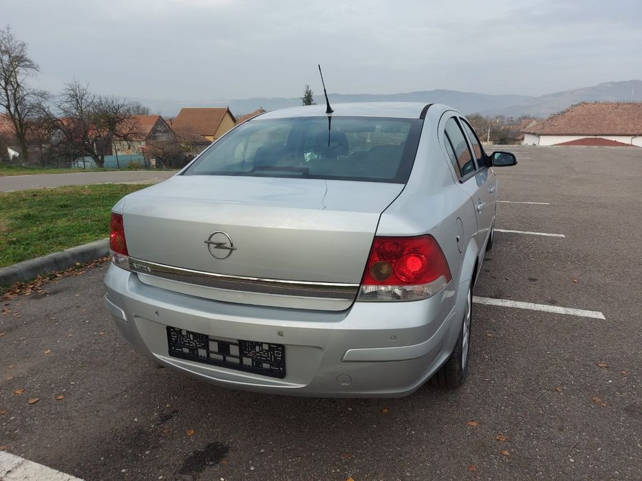 Opel Astra H Sedan 1.6 benzina 162000km