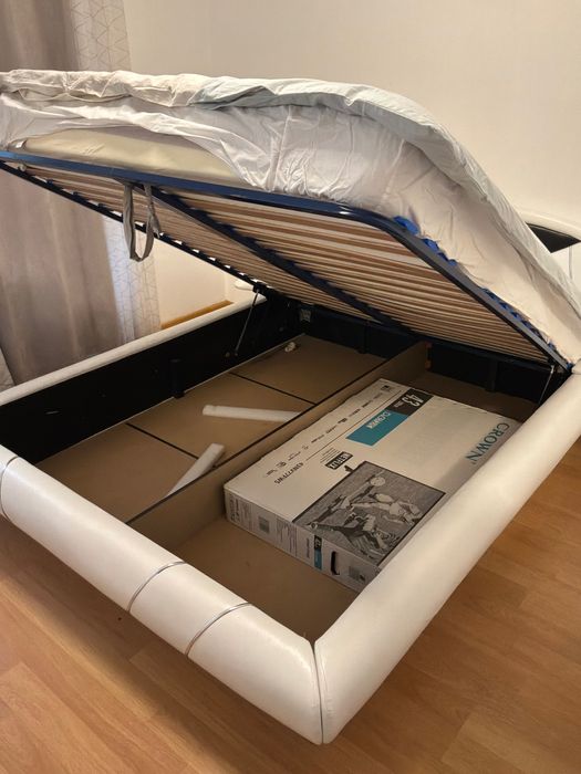 Легло и огледало