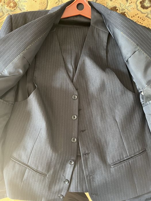 продаю костюм тройка