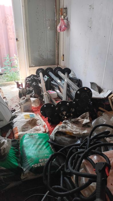 Балки для тракторных и грузовых прицепов и других новые ,диски есть