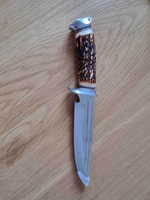 Cutit cu maner deosebit