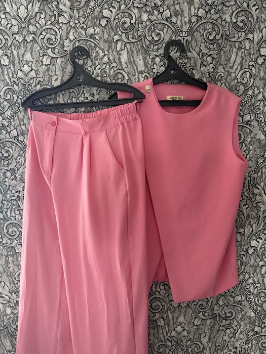 Костюм : розовый