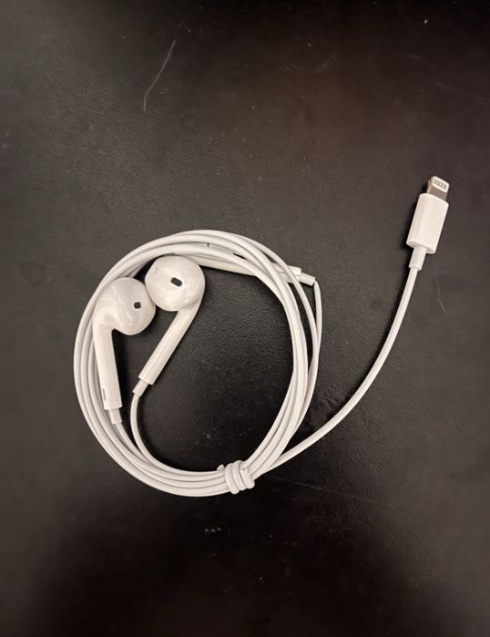 Наушники airpods                .