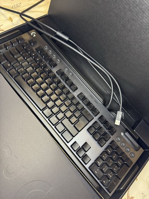 Tastatură gaming mecanică Logitech G815 GL Linear RGB