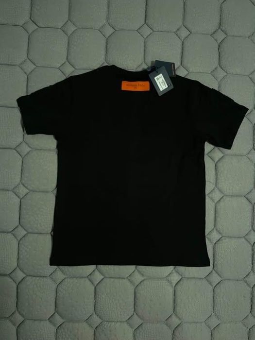 Tricou negru lv  nou
