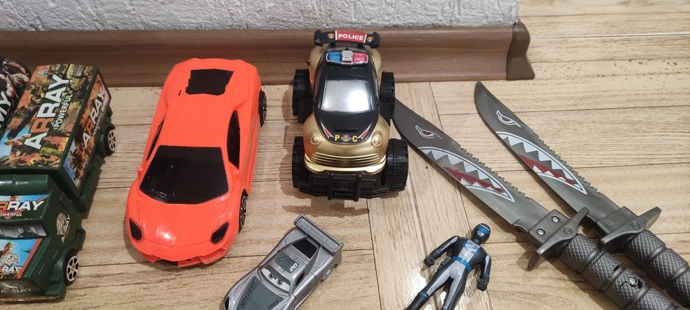 Сет с играчки и комлект емоджи топчета