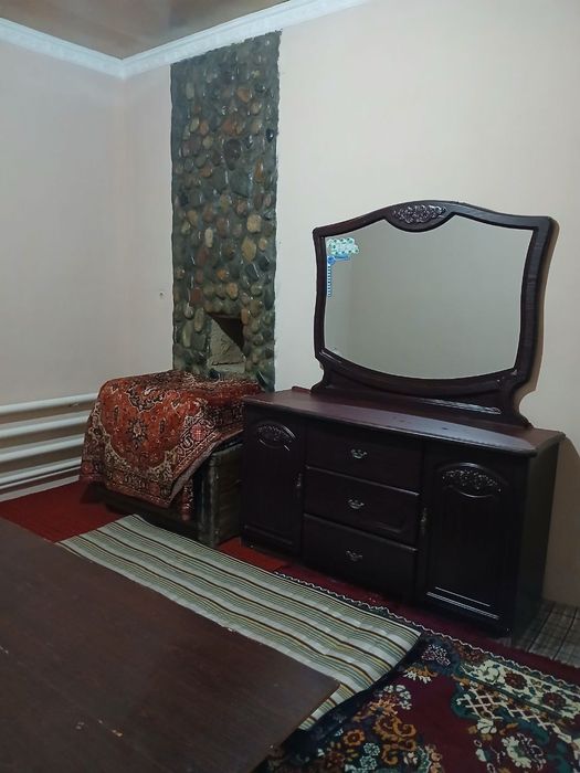 Uy sotiladi 3 xona xovli 4 sotik yer