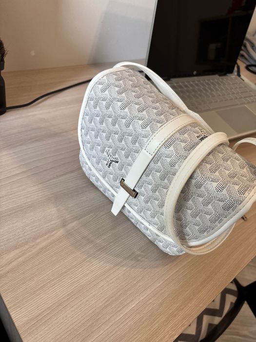 белая сумка goyard