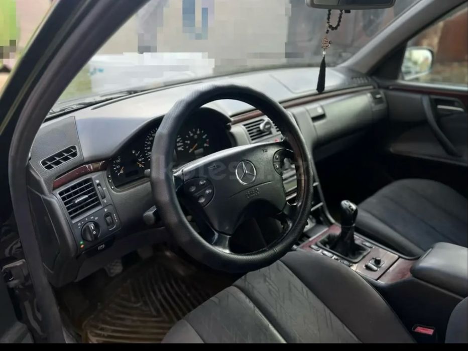 Продам mercedes E220