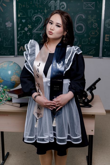 Школтный платье