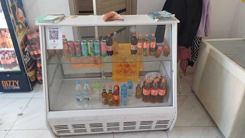 Продам витринный холодильник