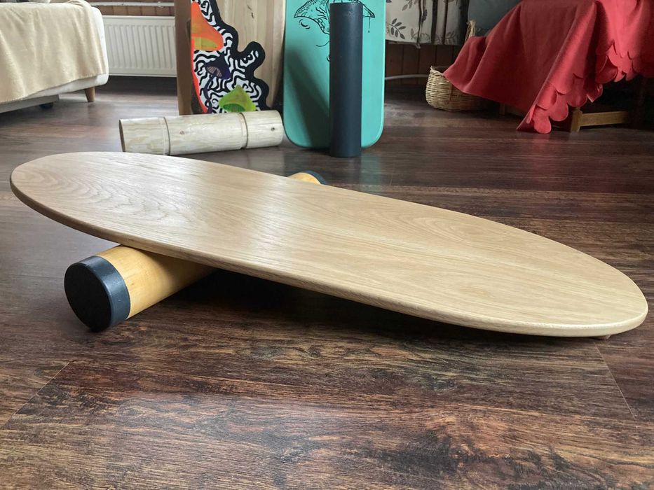 Balance Board meșteșugit manual – placă din stejar, cilindru din tei