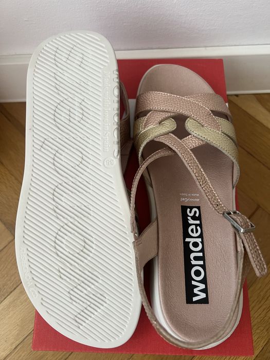 Wonders -Испански сандали