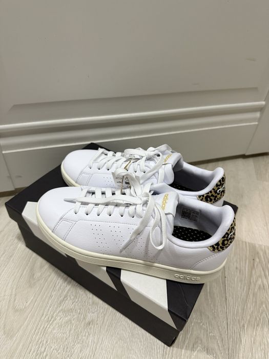 Adidas кроссовки женские