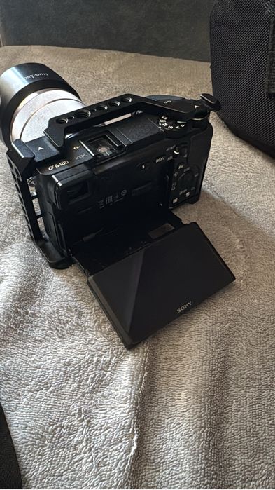 Sony a6400 kit 18-55 с клеткой