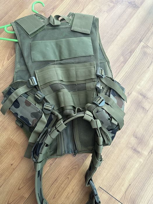 Продавам камуфлажен елек за еърсофт