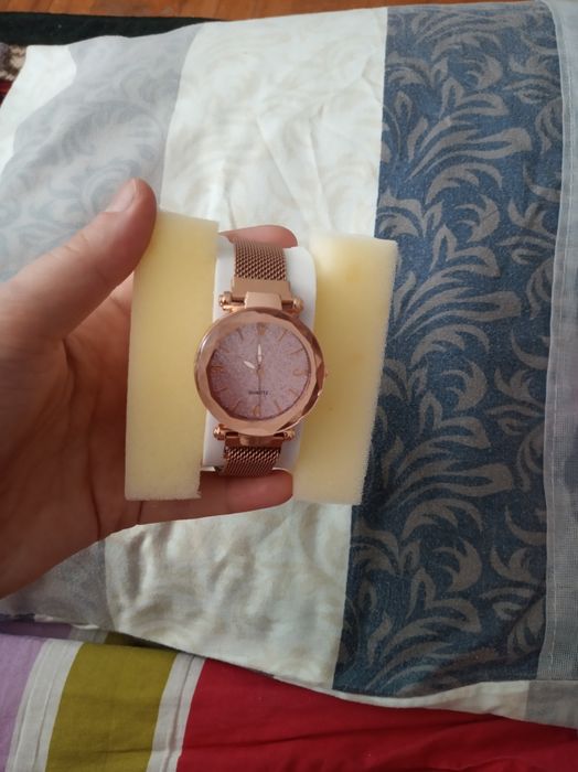 Часы на магнитных ремнях