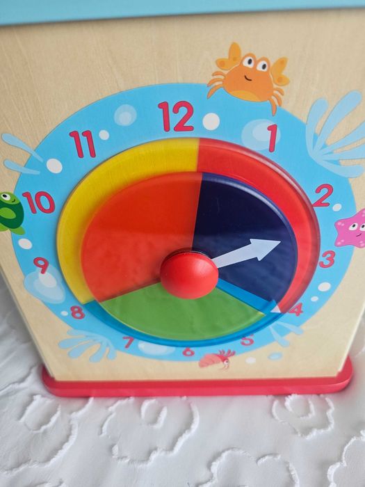 Интерактивен куб на марката Hape – модел Nature Exploration Play Cube