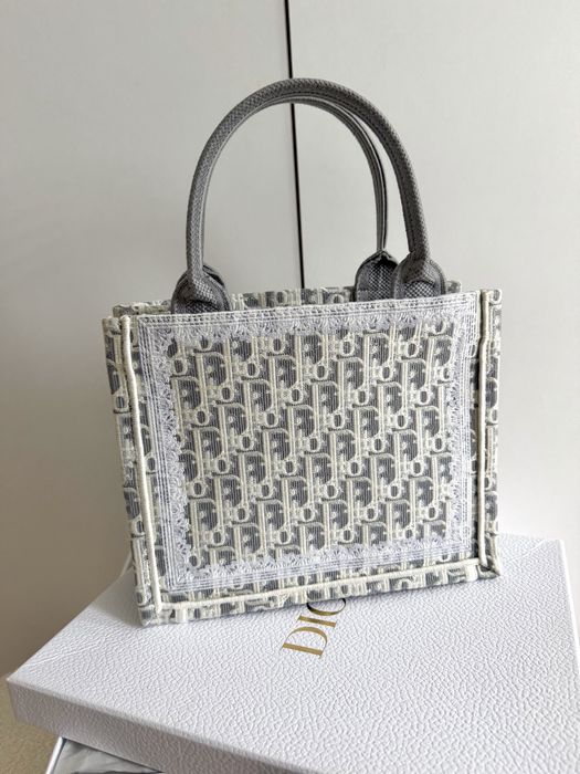 Mini чанта - Dior Book Tote New Season 26
