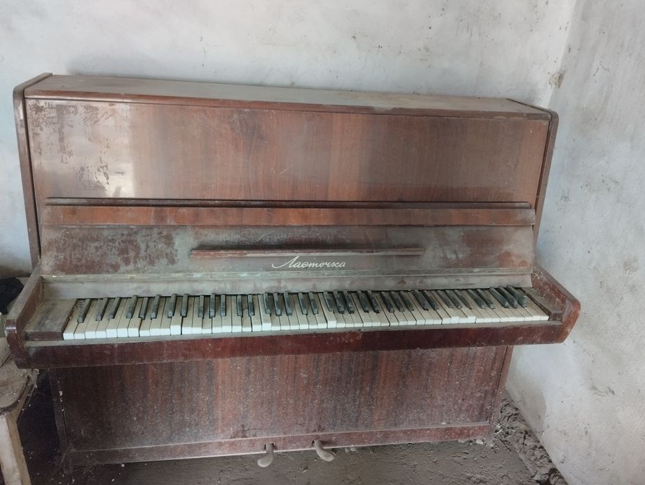 SSSR piyaninasi sotiladi