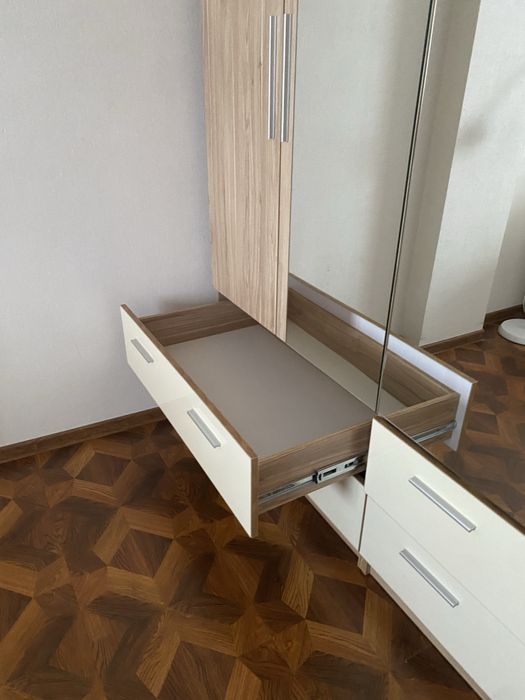 Срочно продам шкафы
