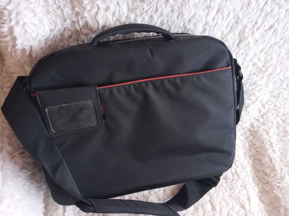 Чанта за лаптоп и електронни устройства