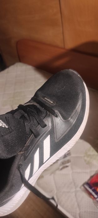 Маратонки и обувки Adidas и други