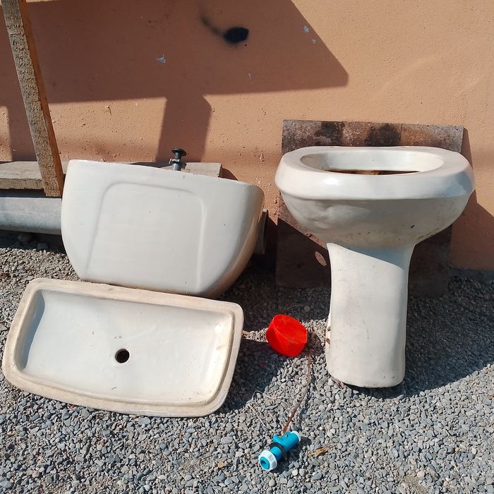 Унитаз б.у сотилади