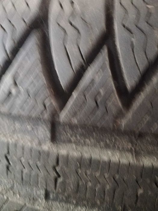 Jenti cu anvelope bune  215/60 R17 96 H   ;235 /45 R17 94 H