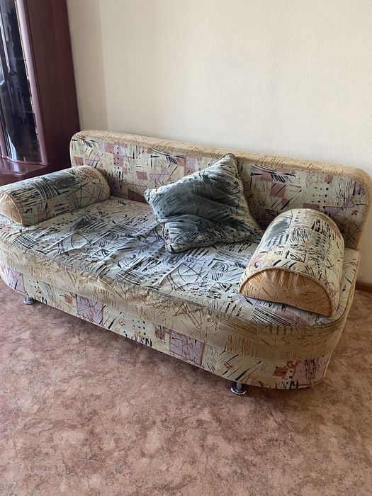 Отдам диван даром