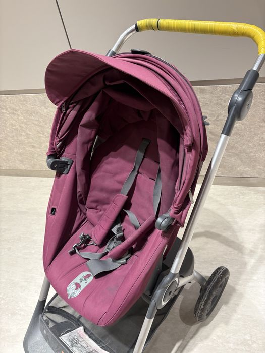 Коляска очень дорогой качесвенный бренд