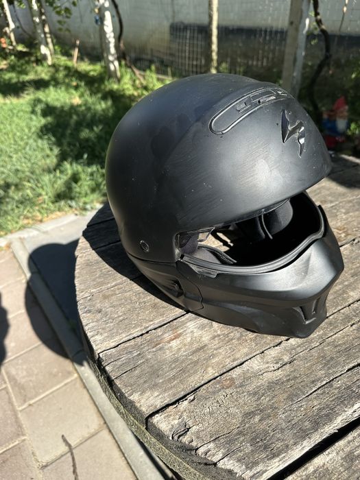 Vând cască scorpion exocombat