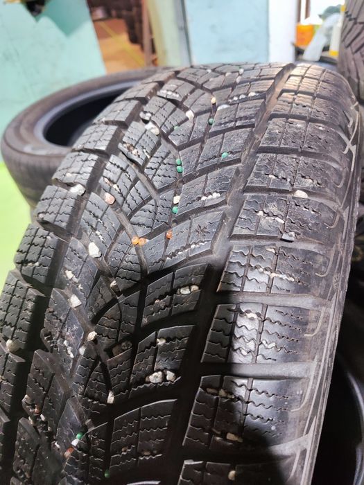 4 бр зимни 225/60/17 Goodyear