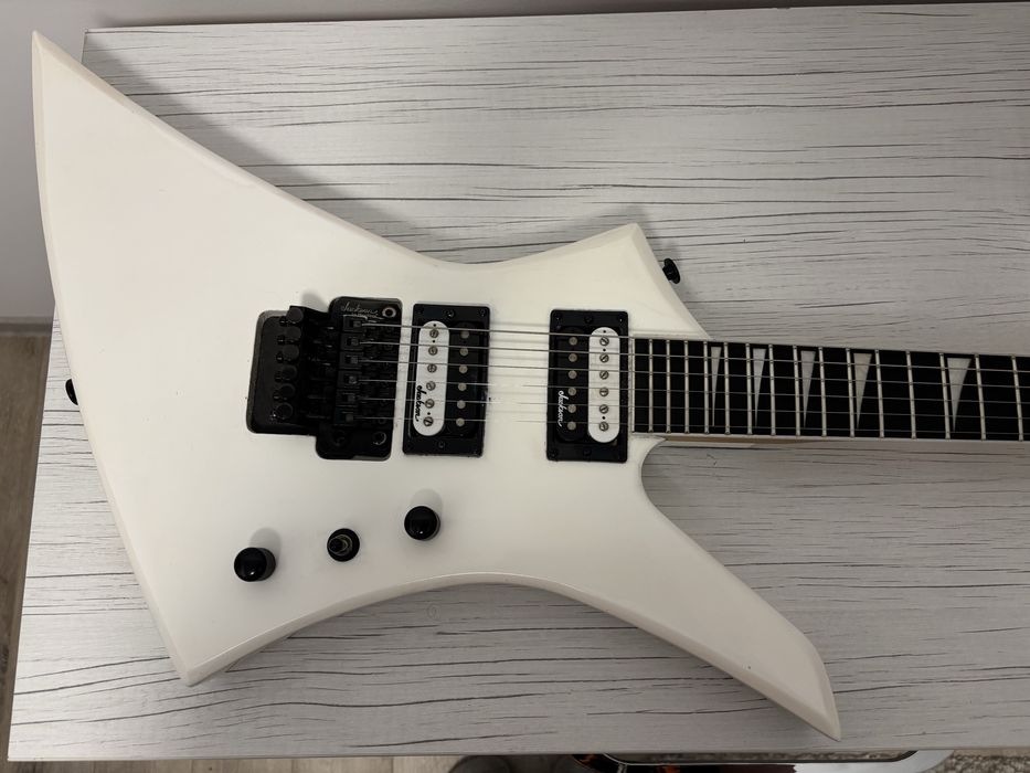 Jackson JS32 Kelly Snow White