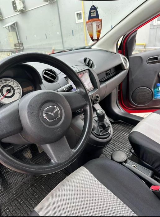 -Mazda 2 -Autovehiculul