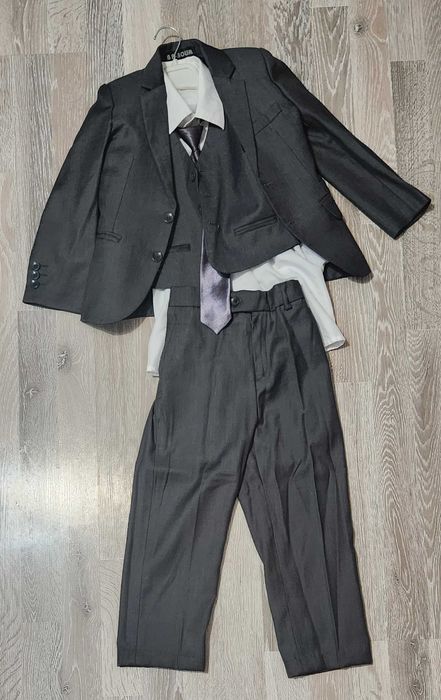 Детски официални костюми  150лв на брой