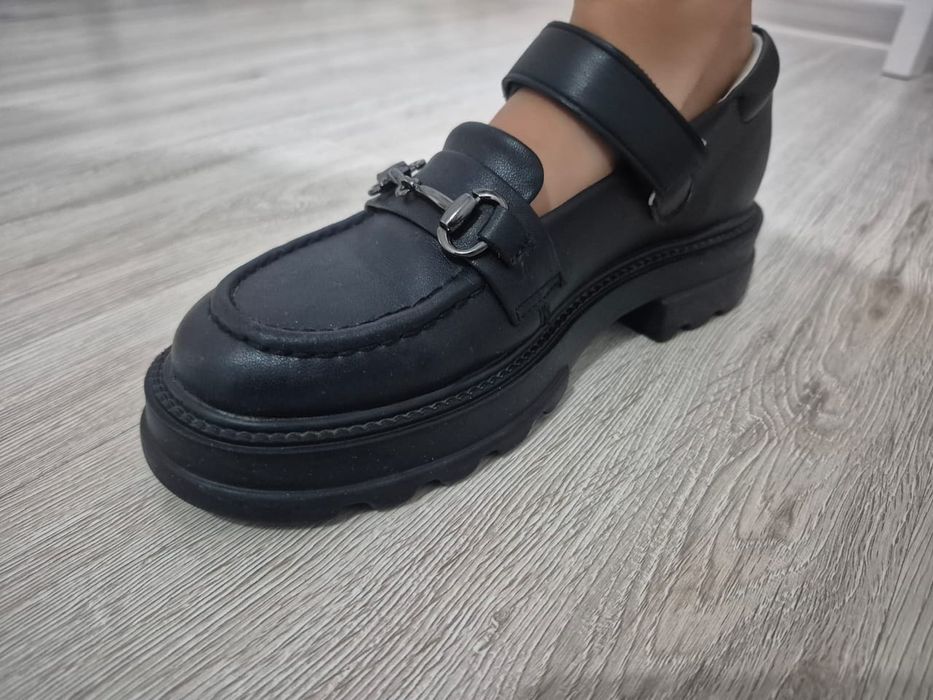 Продам туфли школьные