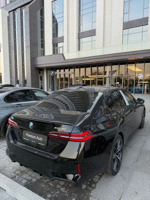 Продам новый BMW i5 xDrive 40 с гаранитией 8 лет + подарок