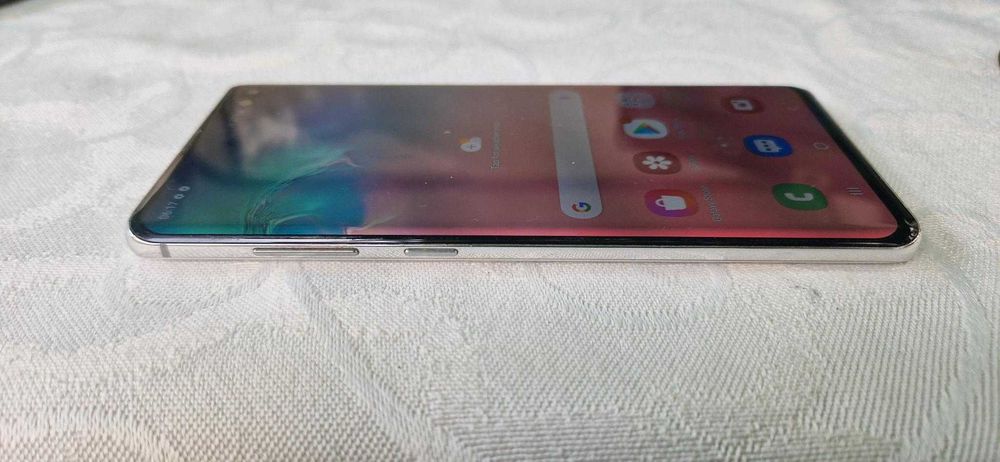 Продавам Samsung S10 128GB 8GB RAM