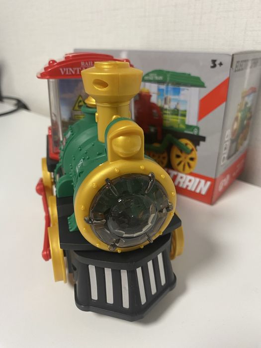 Детски музикален локомотив с пушек, светлини и въртящи се картинки