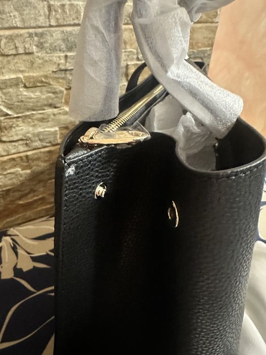 Чанти нови Furla Sofia/Фурла бежова и черна с дръжки за рамо, голям размер