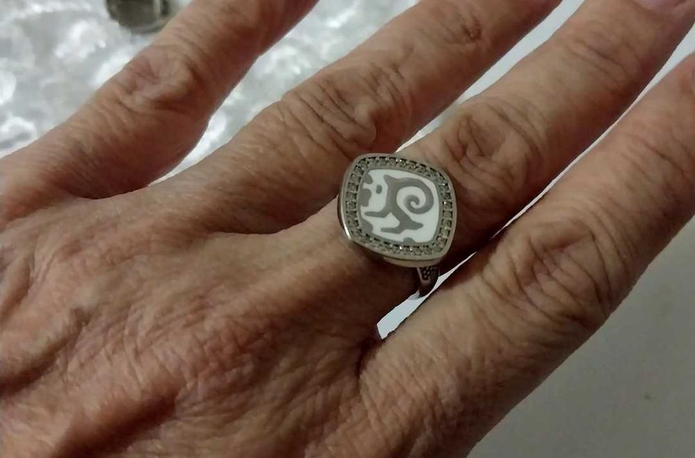 Набор из серебра: серьги +кольцо, 925 проба.