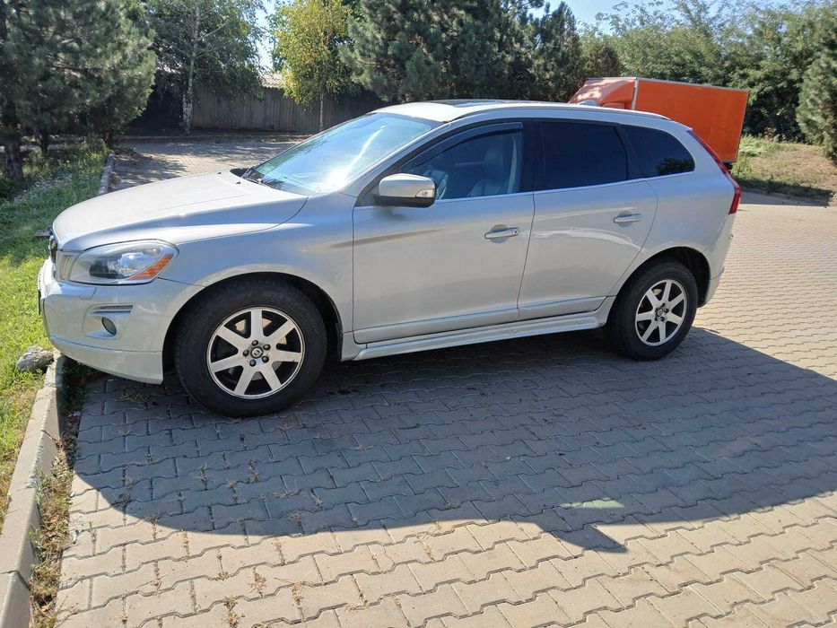 Volvo XC60.