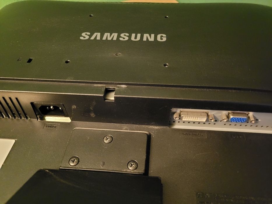 Монитор Samsung 22" 226BW